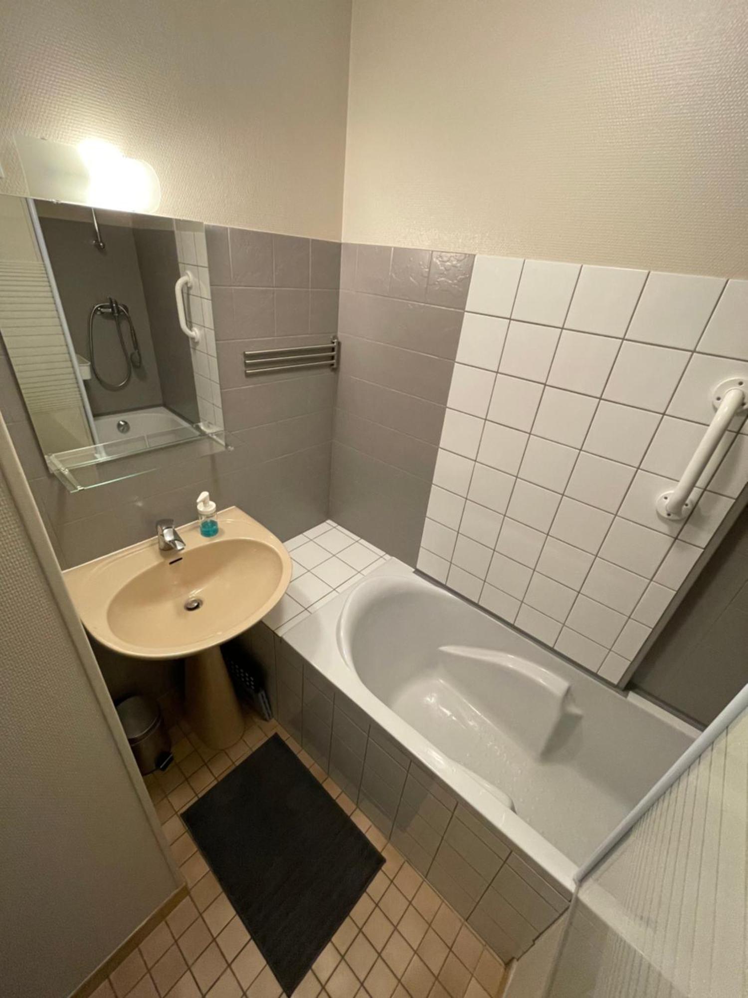 Chez Gustou Apartment Chaudes-Aigues Bagian luar foto